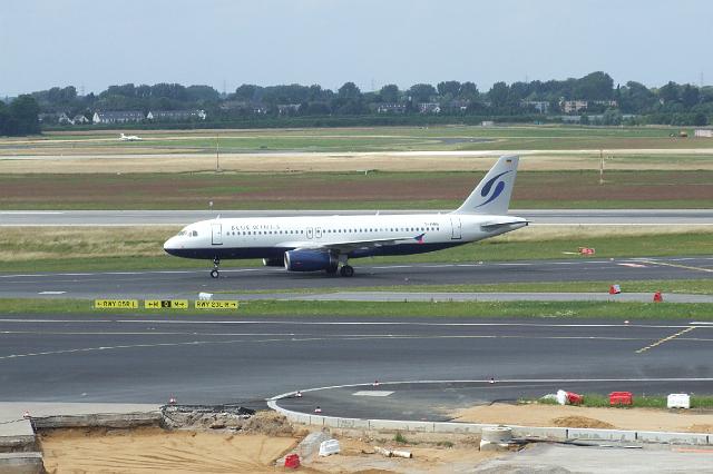 dscf1930.jpg - D-ANNA Blue Wings Airbus A320-233